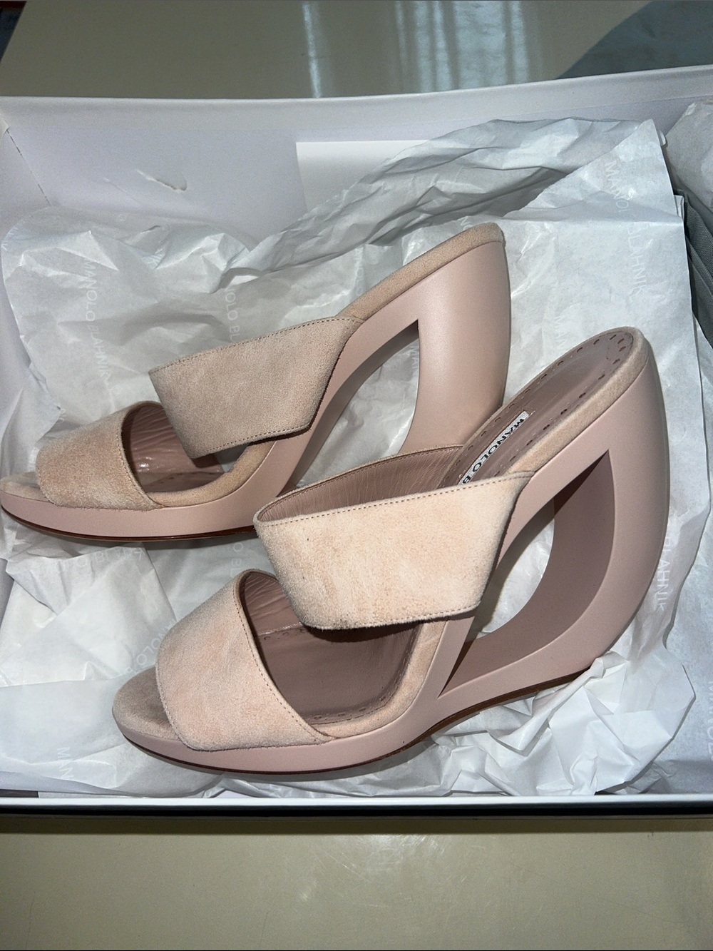 Manolo Blahnik Blush Suede Double-Band Slide Mules - Picture 3 of 5